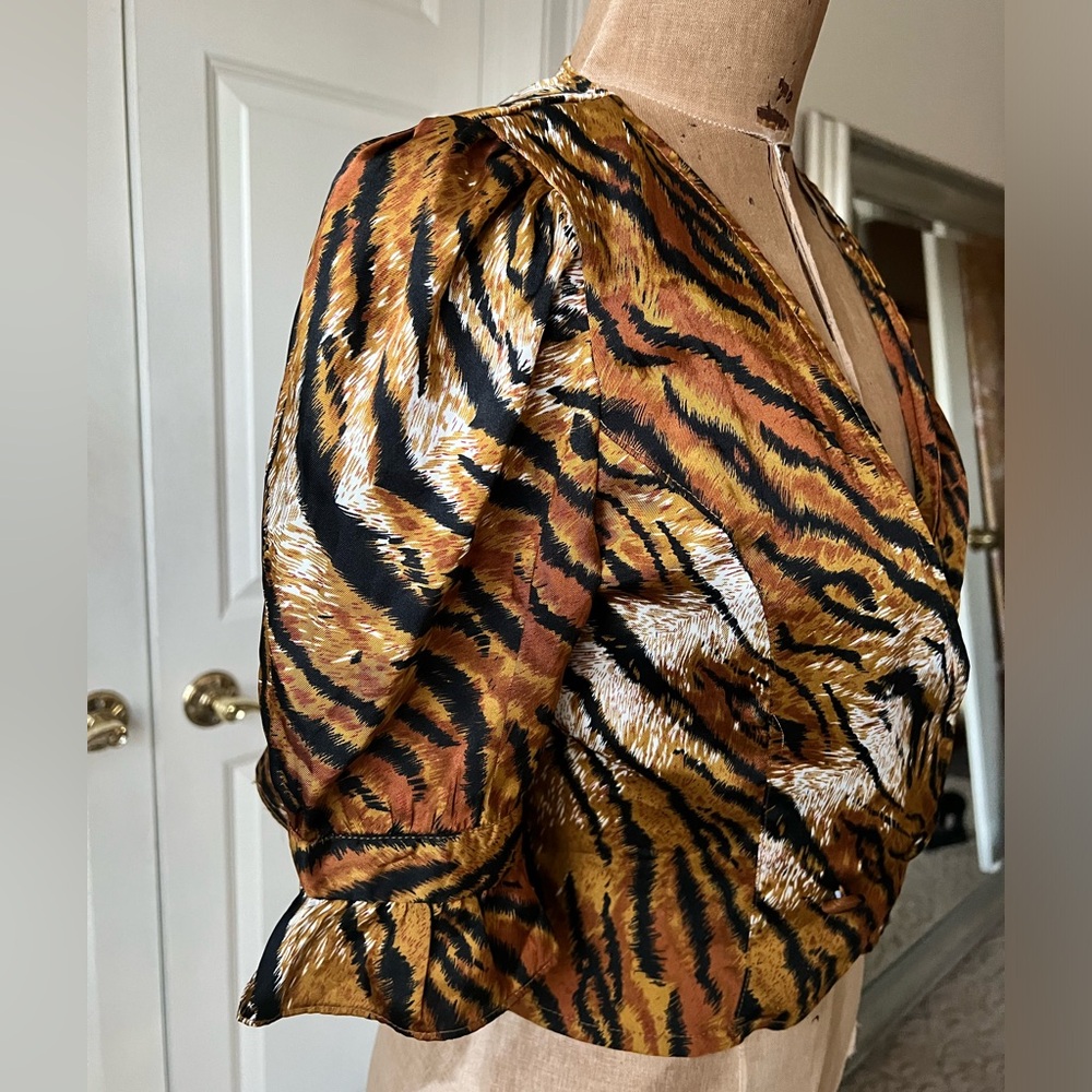 Nasty Gal Tiger Print Crop Blouse - Picture 3 of 4